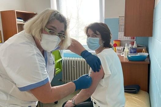Starostka Jeseníku Zdeňka Blišťanová dostala vakcínu přednostně na Nový rok v místní nemocnici. 