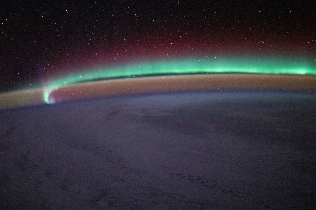 Snímek polární záře pořízený při letu ISS nad severním Atlantikem