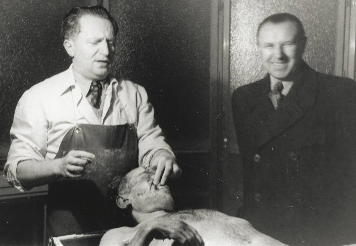 Kriminalista Nečásek (vpravo) a soudní lékař Jaromír Tesař spolu léta dobře vycházeli.