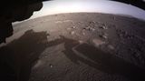 NASA zveřejnila první barevné fotky Marsu