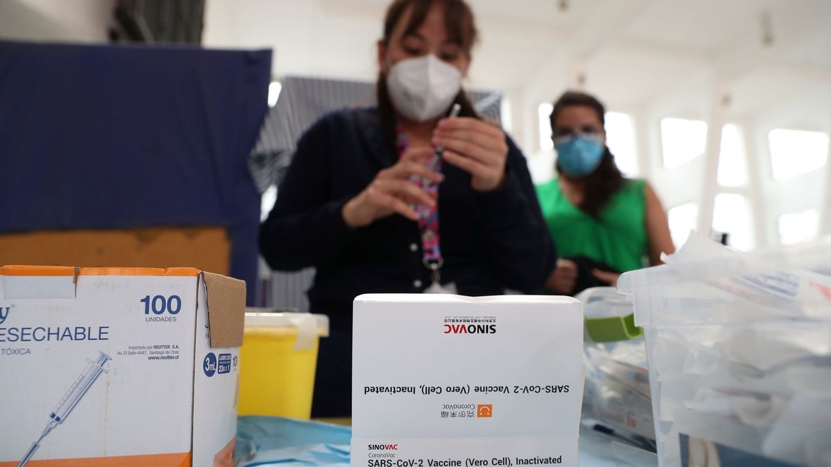 EMA začala posuzovat čínskou vakcínu od Sinovacu