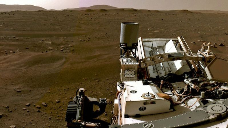 NASA zveřejnila záznam zvuku laseru, který testoval skálu na Marsu