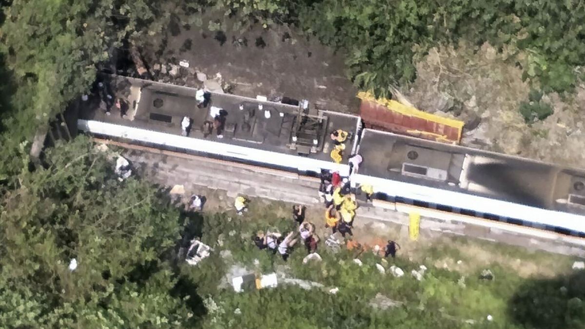 OBRAZEM: Tragické vykolejení vlaku na Tchaj-wanu