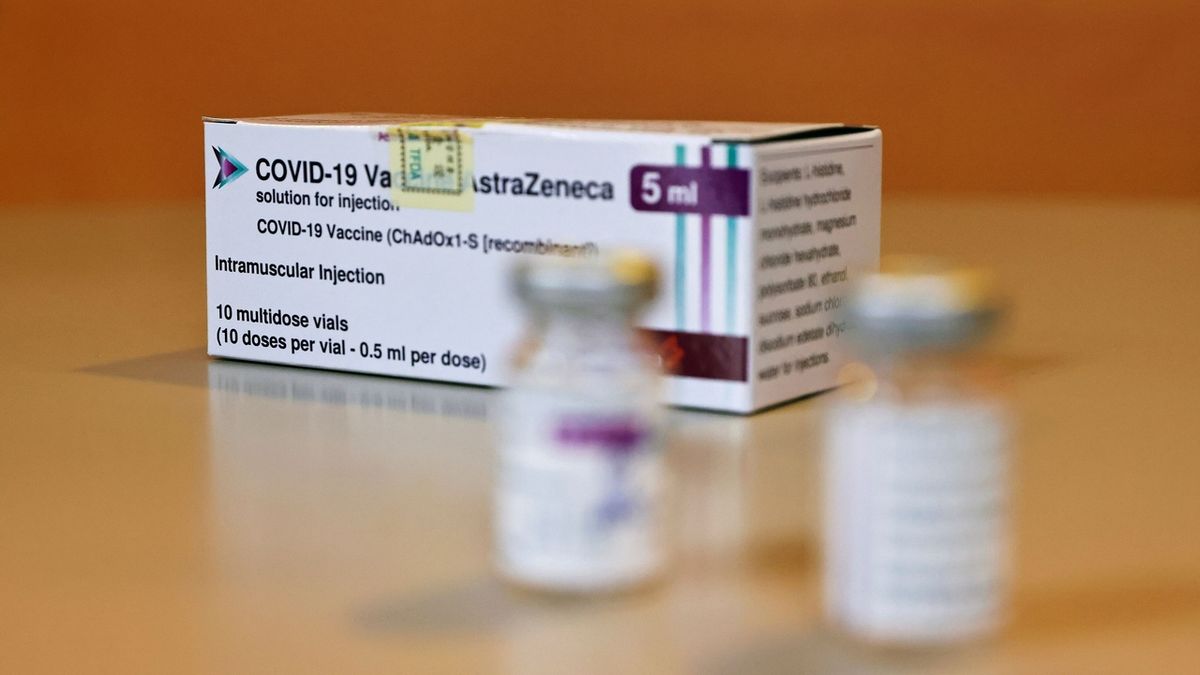 Vakcínu AstraZeneca dostalo v Česku asi 300 tisíc lidí. O její účinnosti se diskutuje