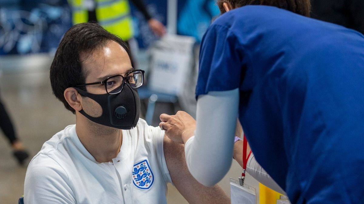 „Čeká nás mizerná zima.” Británie se připravuje na návrat respiračních chorob