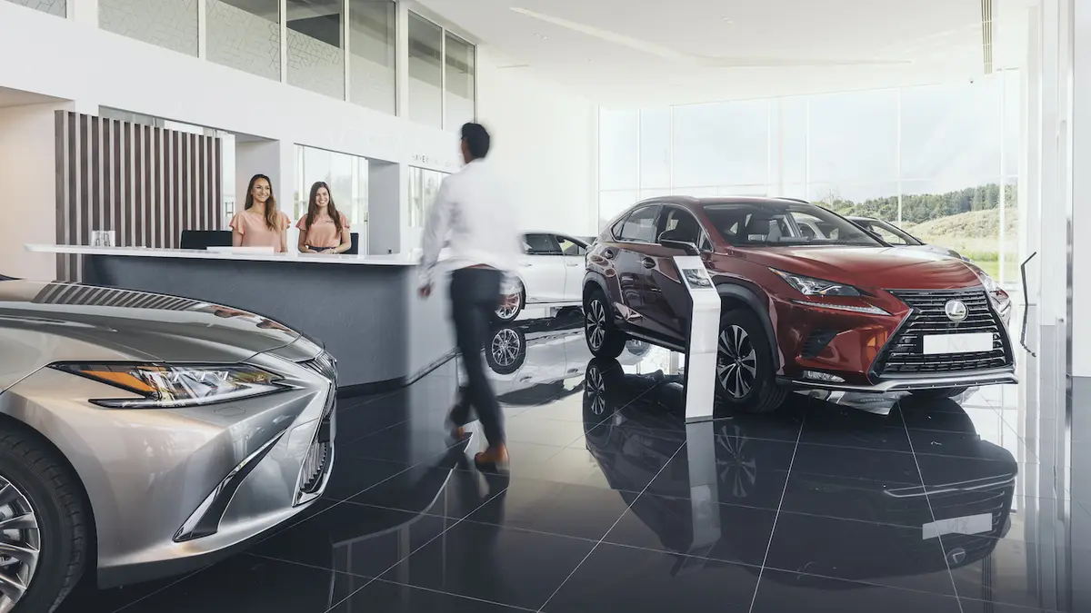 Prodejci aut otevírají showroomy, očekávají zvýšený zájem - Novinky