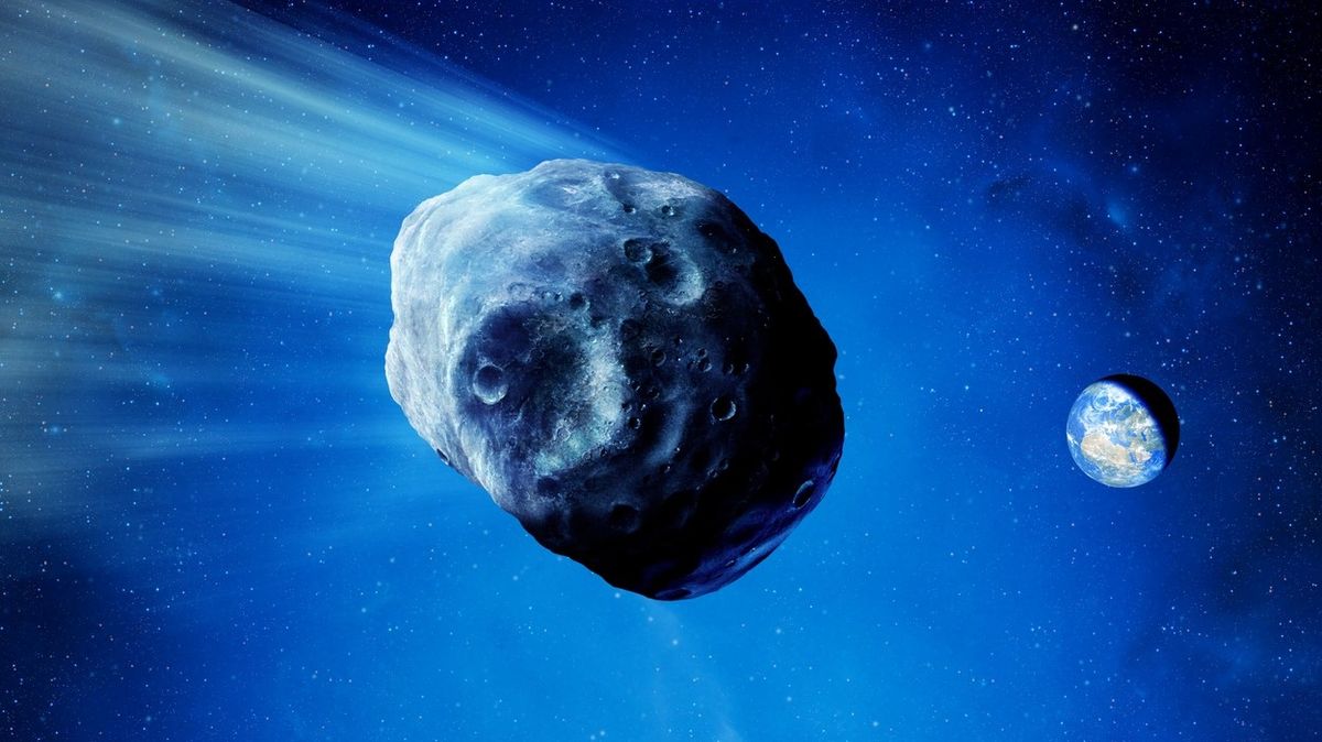 Kolem Země proletěl asteroid o velikosti egyptských pyramid