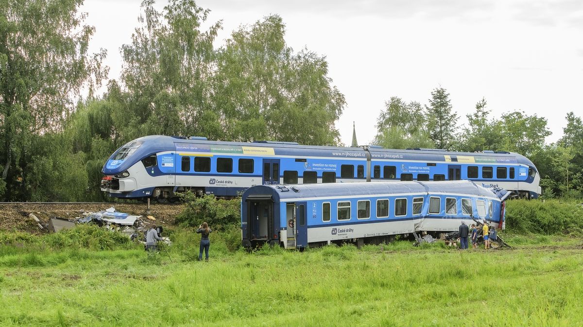 Na trať u Domažlic se po tragické nehodě vrátily vlaky