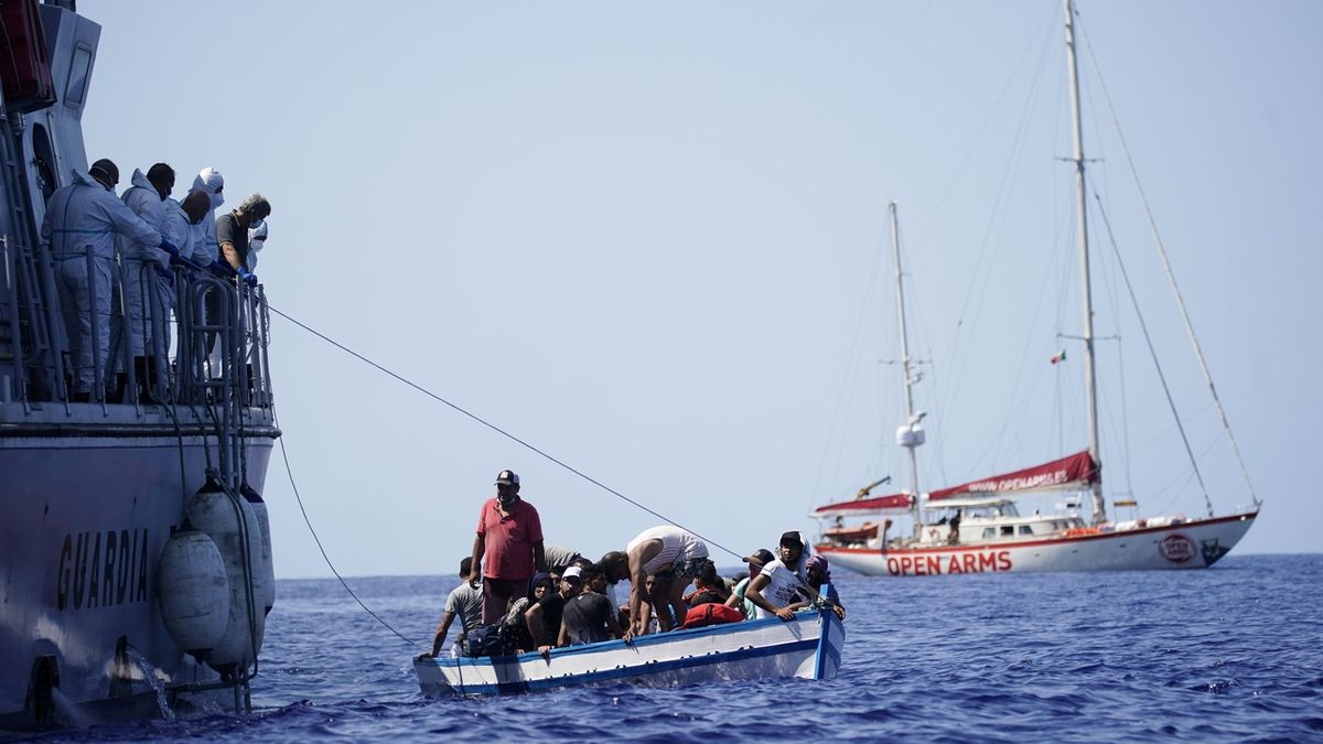 Na italský ostrov Lampedusa doplulo kolem 550 migrantů