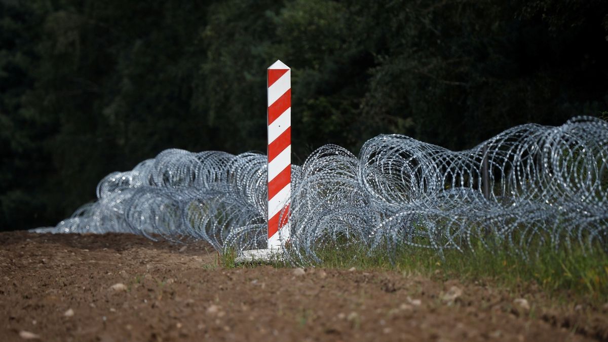 Polsko začíná stavět na hranici s Běloruskem plot