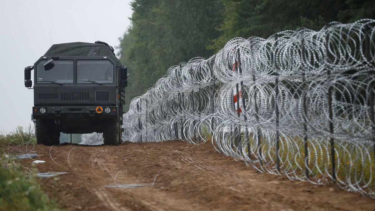 Polští poslanci odsouhlasili vybudování zdi na hranici s Běloruskem