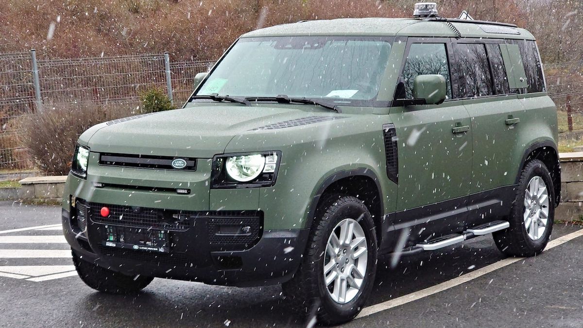 Policie převzala nové terénní vozy Land Rover Defender