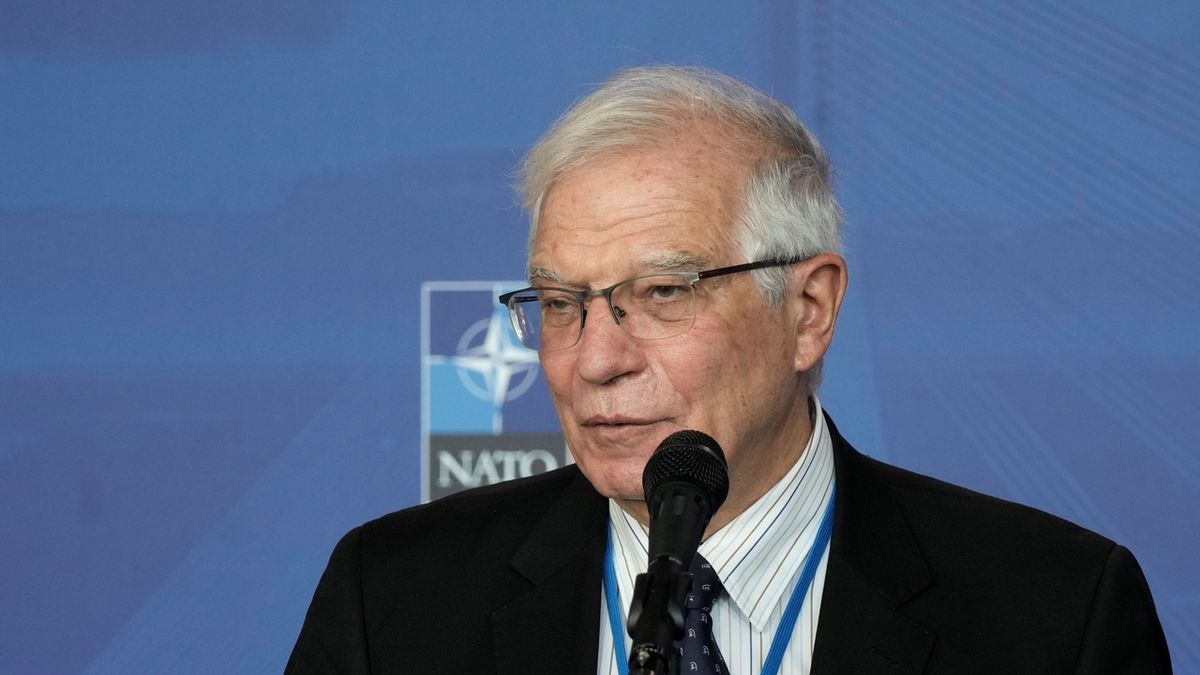 EU nedopustí, aby Ukrajině došly zbraně. Válka je v bodu zlomu, řekl Borrell