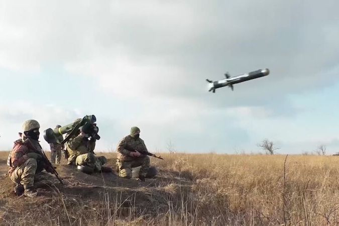 BEZ KOMENTÁŘE: Ukrajinská armáda nacvičuje s americkými protitankovými střelami