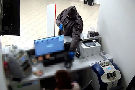 Policie dopadla lupiče z banky v Mladé Boleslavi