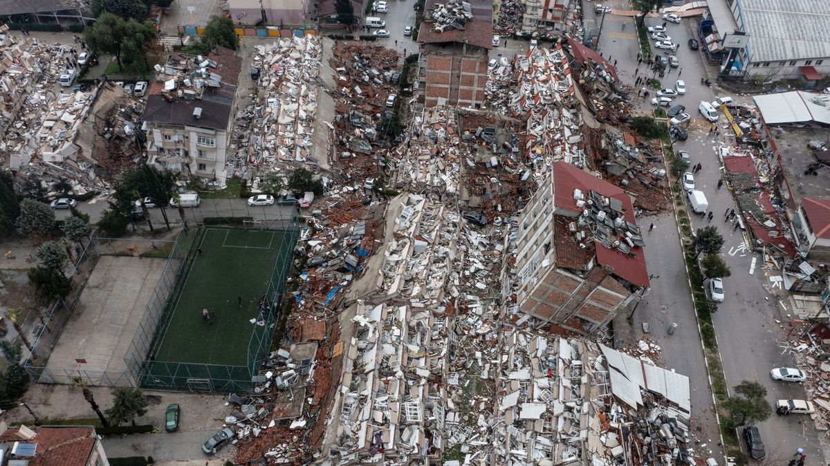 Ukrajina posílá pomoc zemětřesením zničenému Turecku