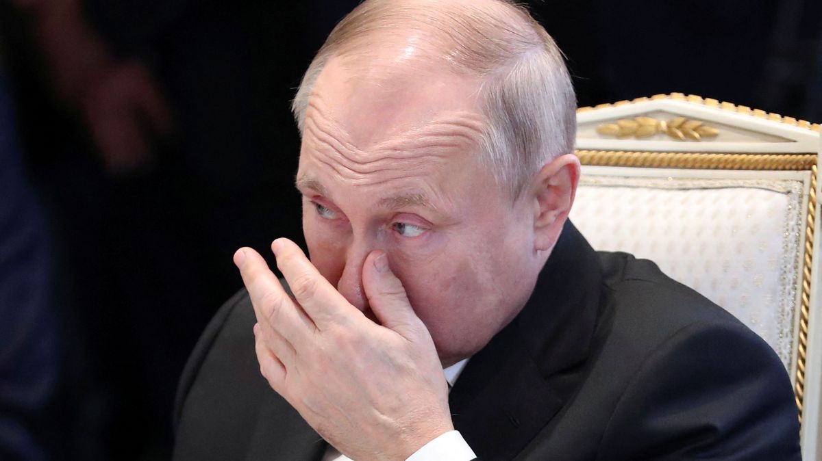 Putin prý v noci spadl ze schodů a narazil si kostrč