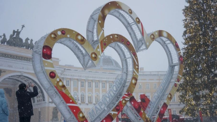 Instalace oslavující dobytí Mariupolu Ruskem vydržela v Petrohradě jen pár dní