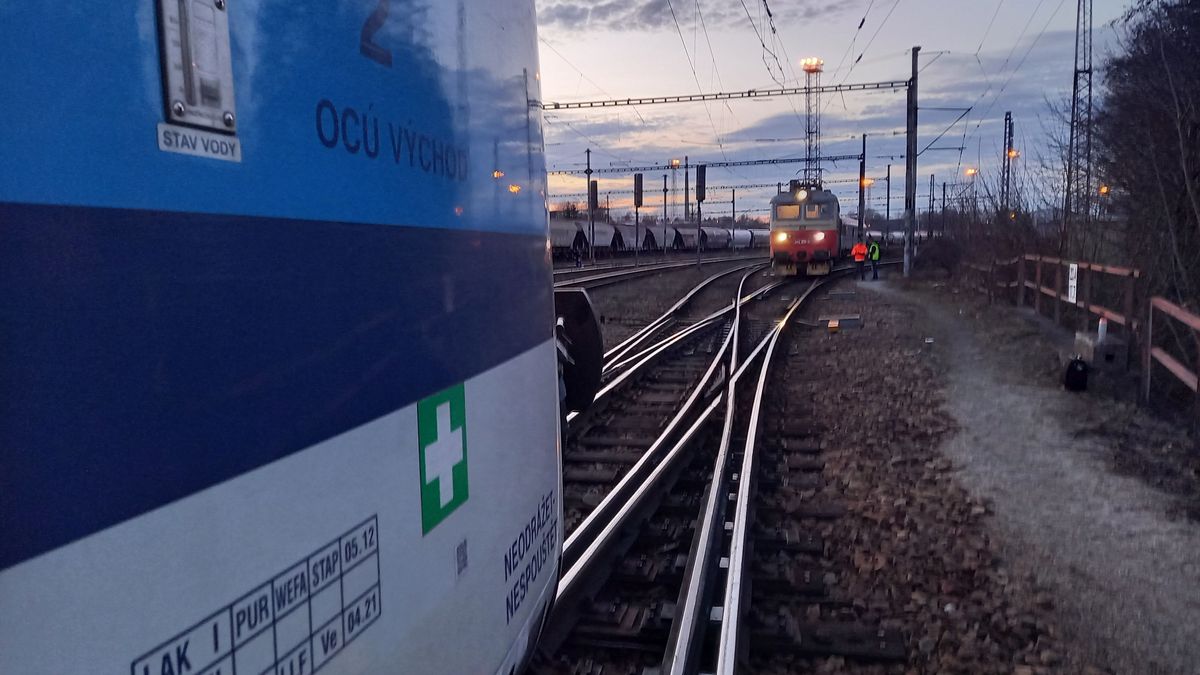 V Havlíčkově Brodě vyjely dva vlaky proti sobě. Zastavily 37 metrů od sebe