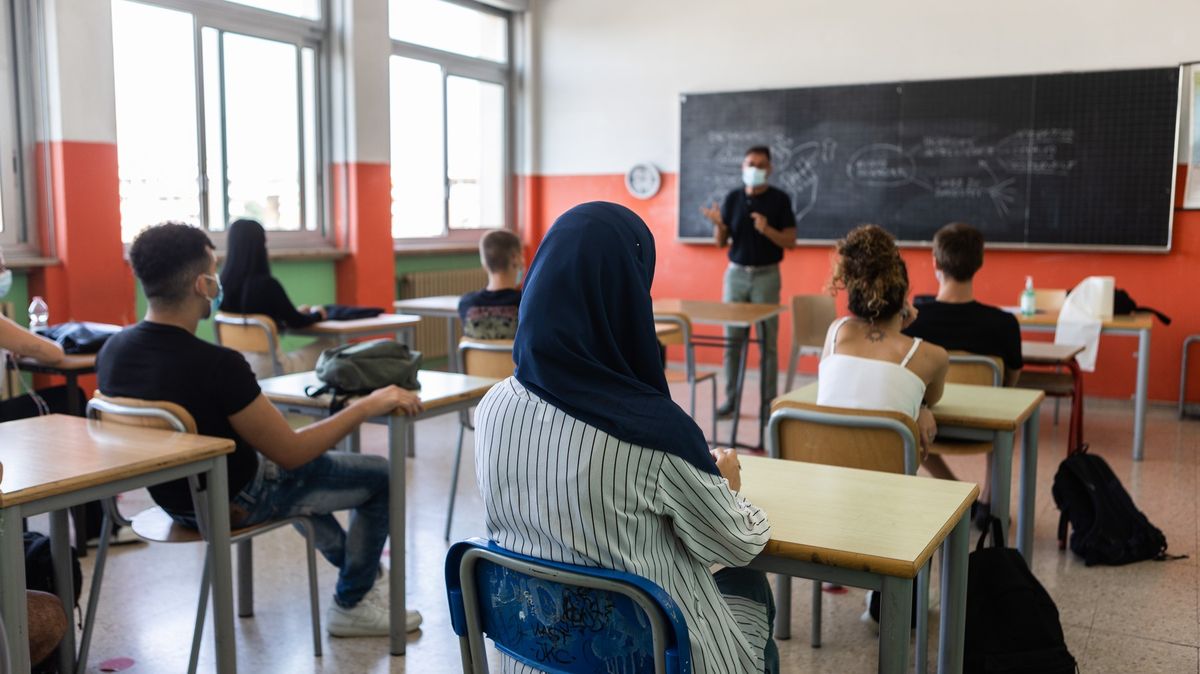 Una scuola italiana ha concesso ai suoi studenti un giorno libero alla fine del Ramadan.  Ciò ha causato una tempesta nel paese