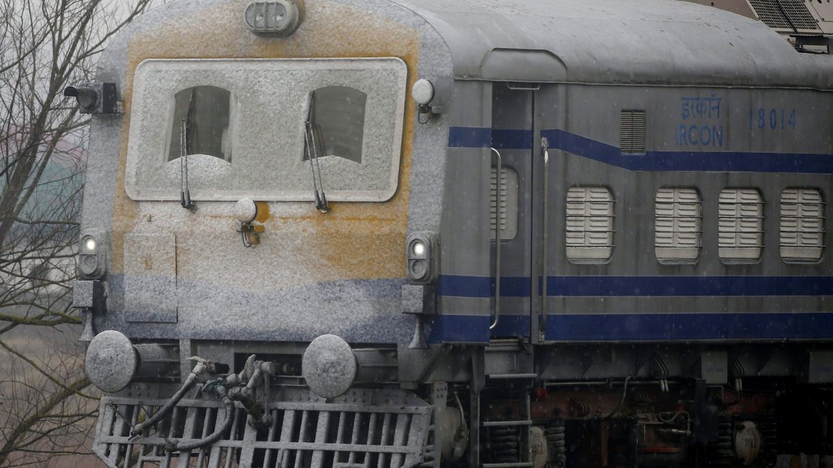 Strojvedoucí koukali na kriket, při srážce indických vlaků zahynulo 14 lidí