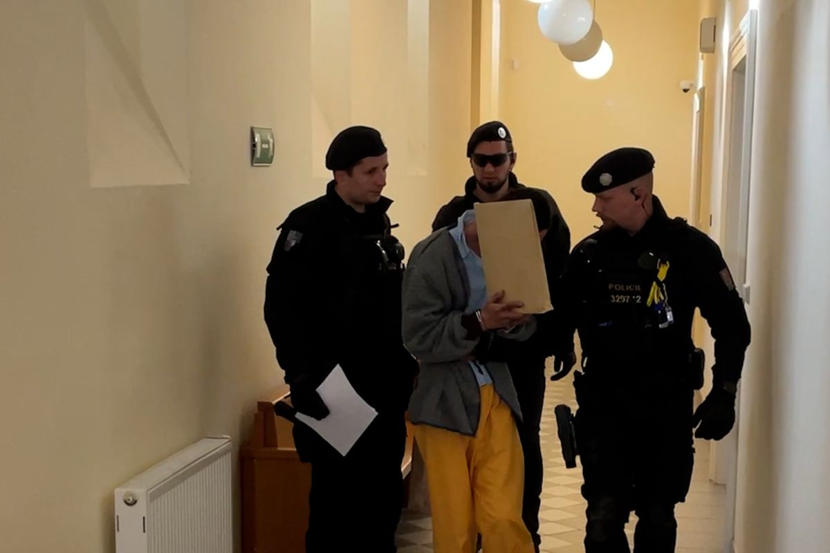 Bezdomovec, který měl v centru Plzně ubodat přítelkyni, je ve vazbě