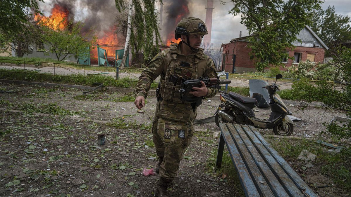 Rusové u Charkova rychle postupují a ničí mosty. Chtějí u hranice  vytvořit nárazníkovou zónu