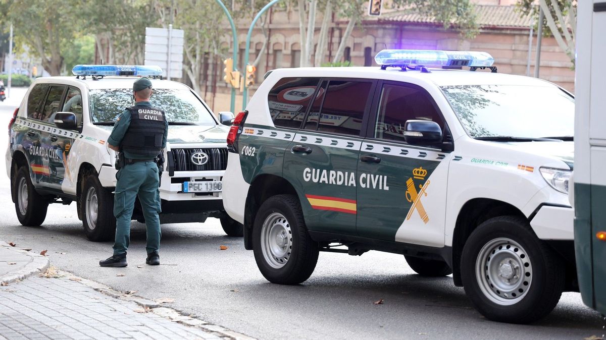 Čtyři opilí Němci na Mallorce brutálně zmlátili 71letého taxikáře. Má jít o policisty