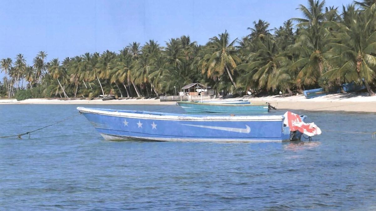Moře vyvrhlo na ostrov opuštěný člun. Byl v něm kokain za 1,7 miliardy