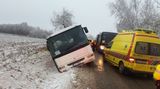 Na Jihlavsku havaroval autobus s dětmi: 29 zraněných