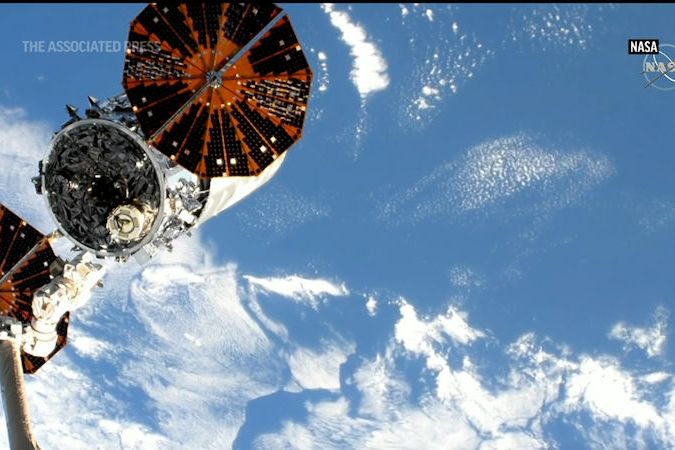 BEZ KOMENTÁŘE: ISS opustila loď Cygnus
