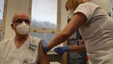 Zdravotníci: Covid není běžná chřipka, očkování je nezbytné