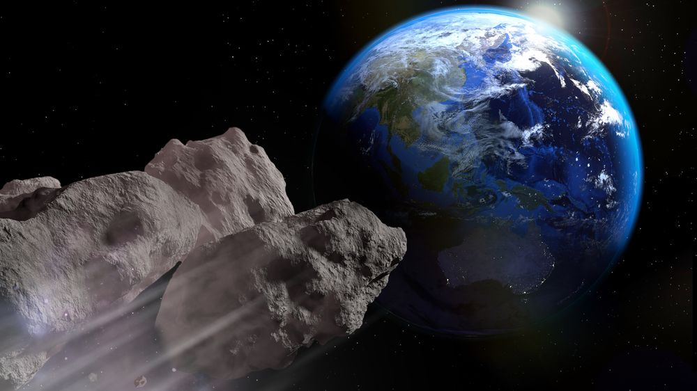 Zemi těsně mine asteroid velký 2,4 kilometru