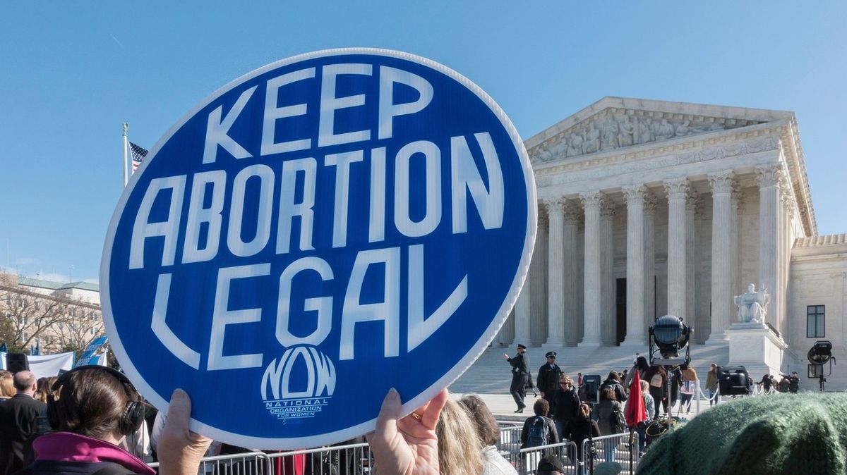 Zákaz potratů stopli v dalších státech USA