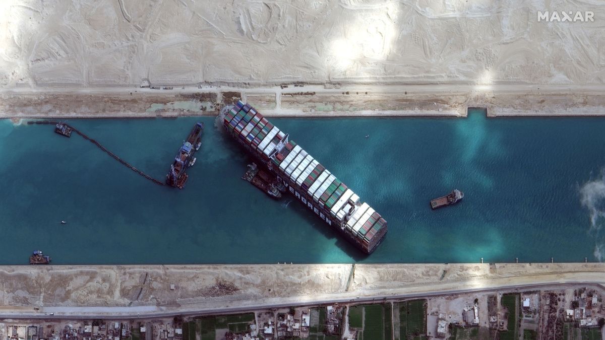 Bagrista, který pomohl uvolnit Suezský průplav, čeká na proplacení přesčasů
