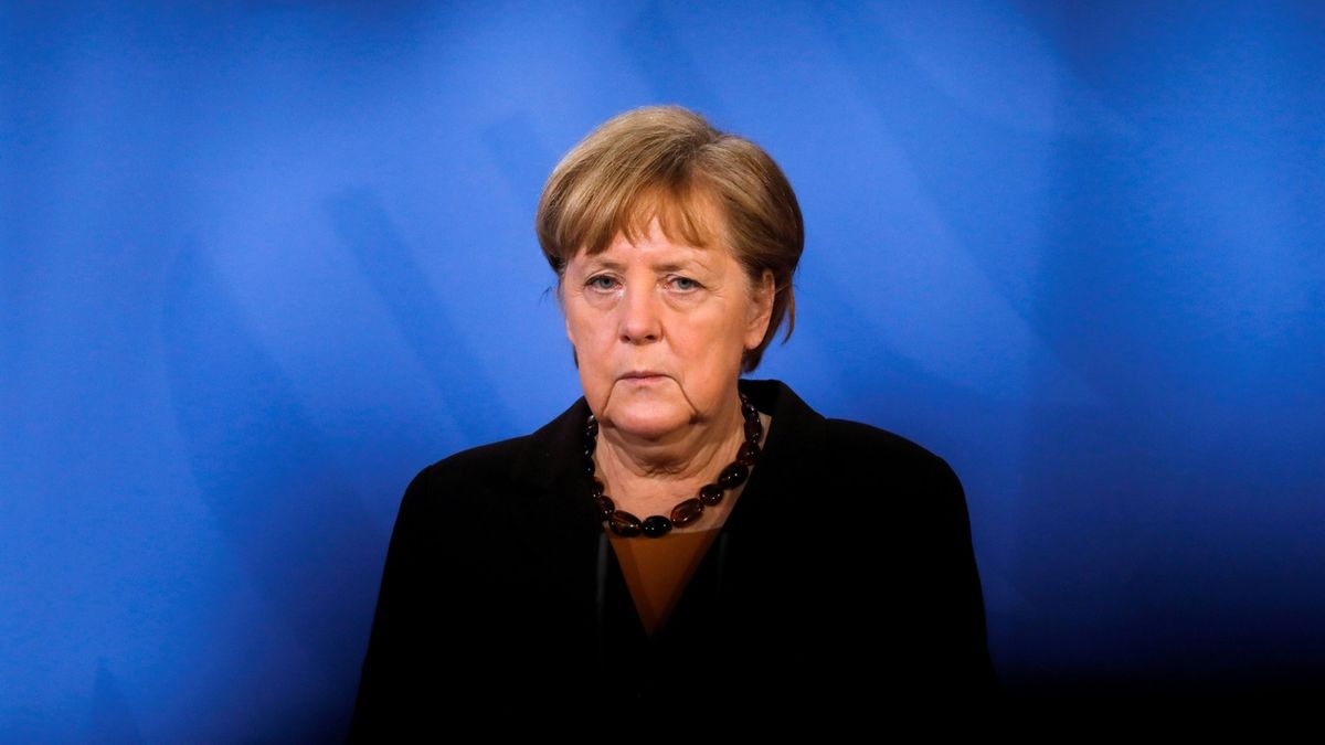 Die deutsche Bundeskanzlerin beschwerte sich über Merkel.  Sie musste ihre Visagistin weiterhin bezahlen