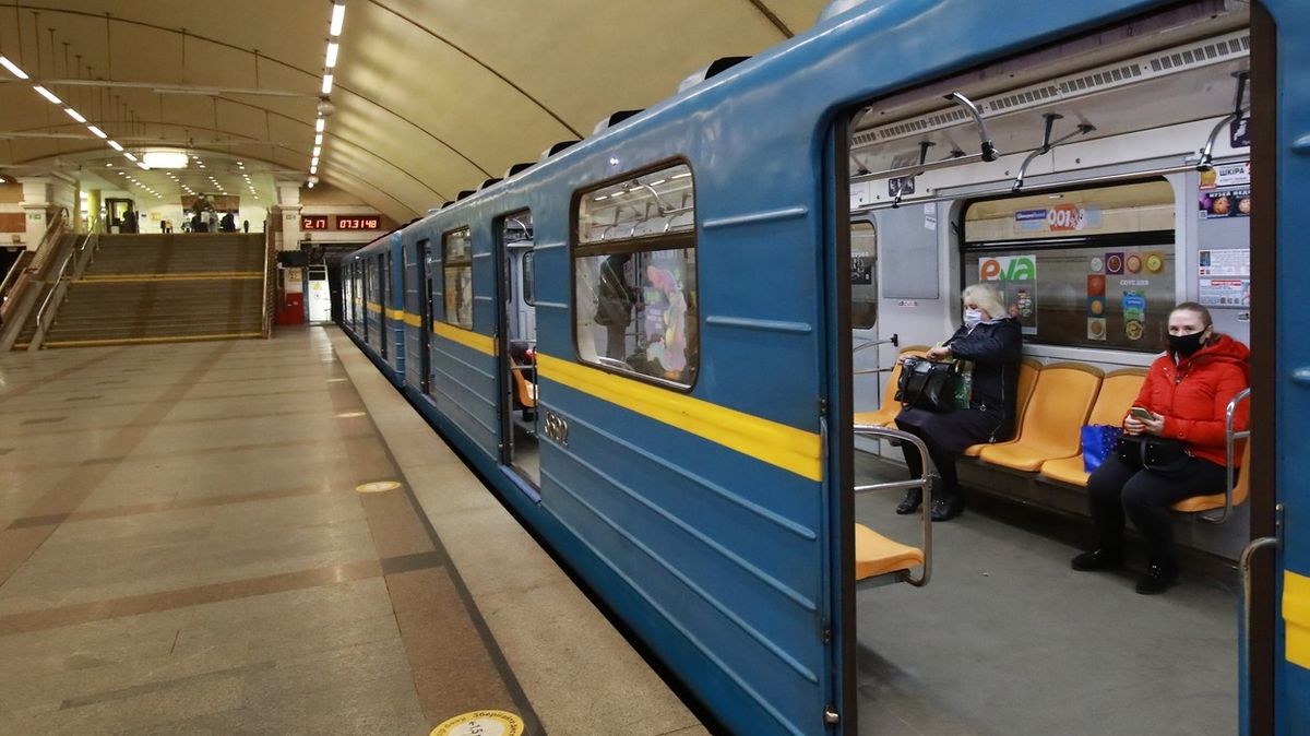 Na Ukrajině kvůli covidu omezili veřejnou dopravu, Kyjev zkolaboval