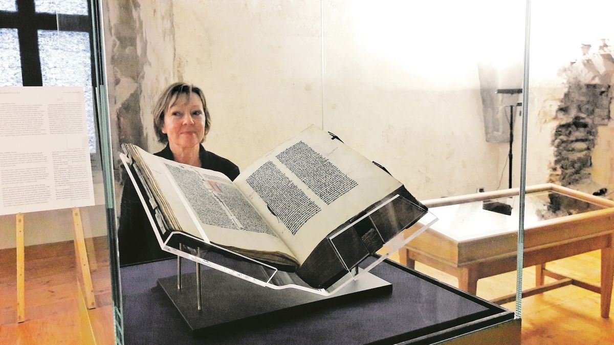 Na hrad Lipnice se s ručně psanou biblí vrátil duch historie