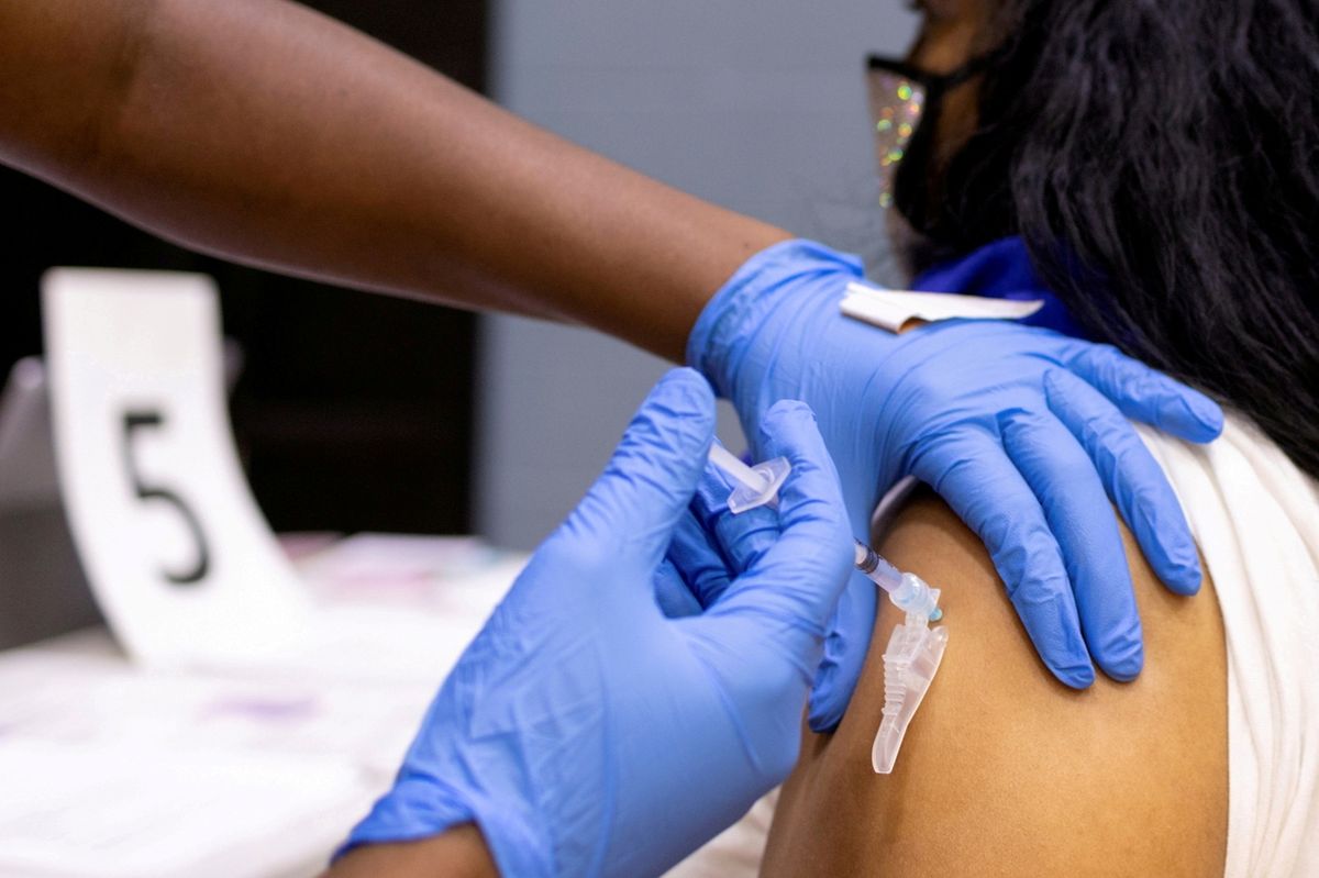 K očkování se už přihlásilo přes 165 000 mladých od 16 let