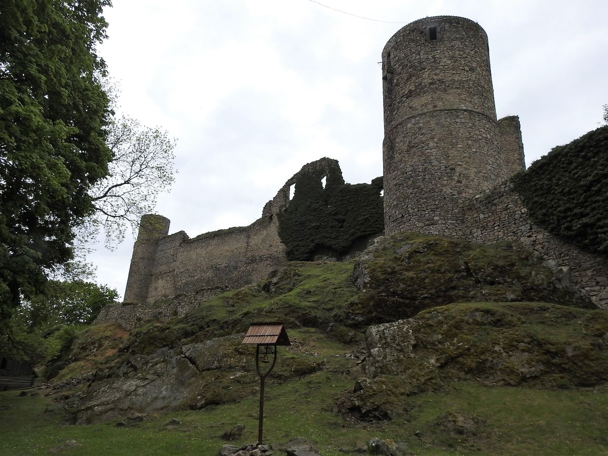 Severní část hradu s obrannou věží