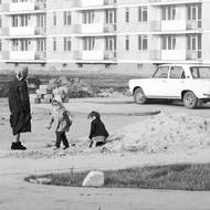 Fiat 125p na dobovém snímku