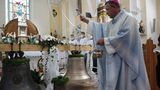 Po 79 letech se do kostela na Opavsku vrací zvon. Měla z něj vzniknout ničivá zbraň