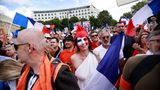 Ve Francii demonstrovalo 200 000 lidí proti zavádění covidpasů