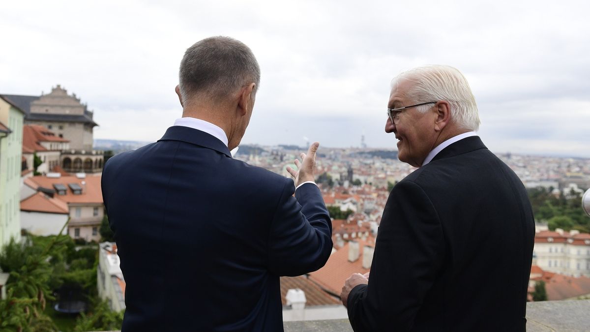 Silné gesto, ocenil Babiš Steinmeierovu návštěvu krypty, kde zemřeli parašutisté