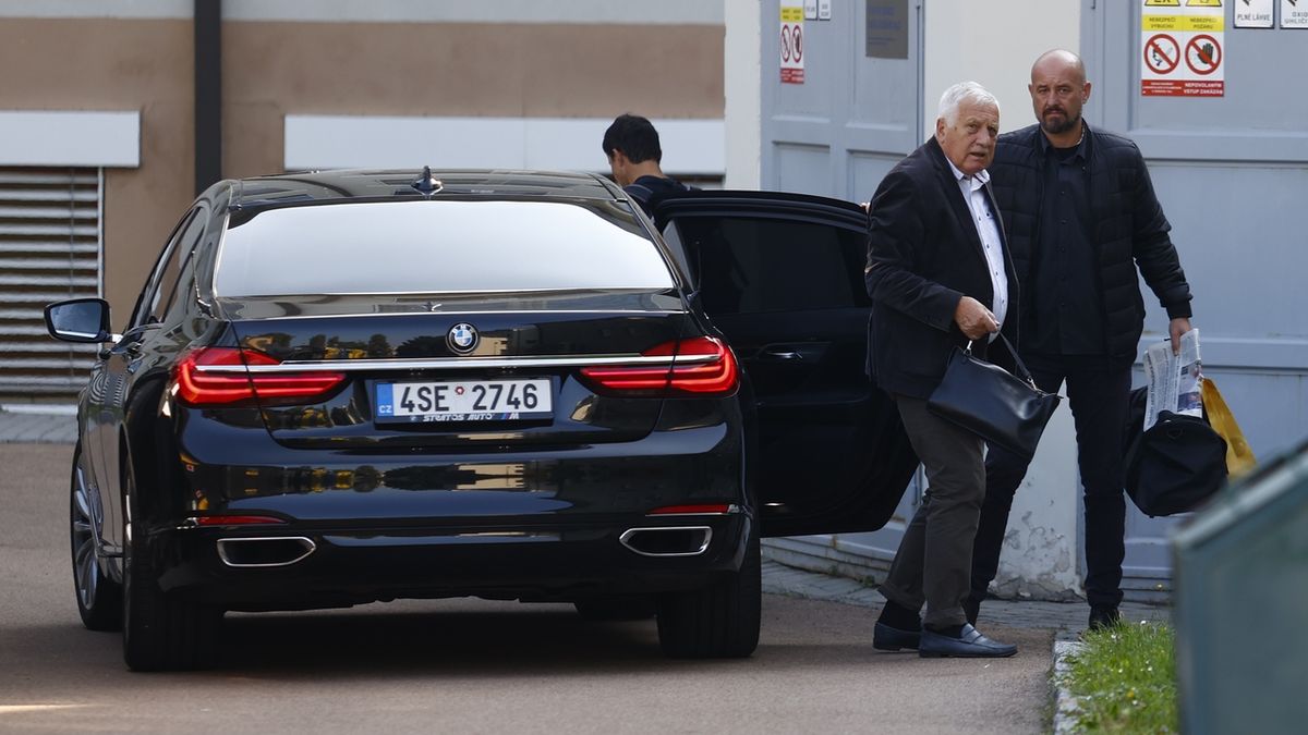 Václav Klaus je v nemocnici, trápí ho vysoký tlak
