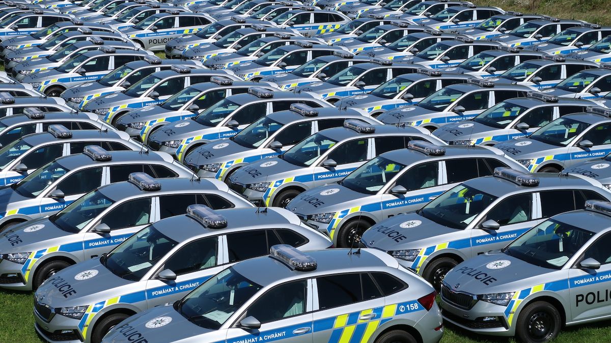 Policie převzala prvních 200 hatchbacků Škoda Scala