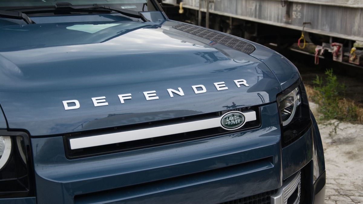Unikl vzhled prodlouženého Land Roveru Defender