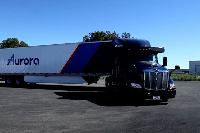 BEZ KOMENTÁŘE: Autonomní kamion společnosti Aurora při prezentaci investorům