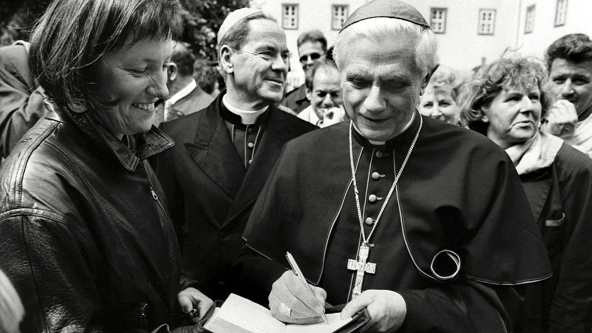 Kryl papež Benedikt XVI. sexuální zneužívání? Na světlo vyjdou podrobnosti
