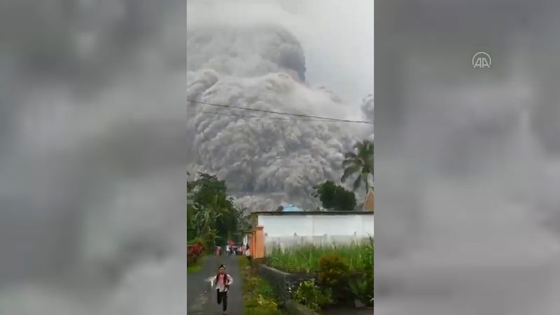 Na Jávě vybuchla sopka, jeden mrtvý a 41 zraněných